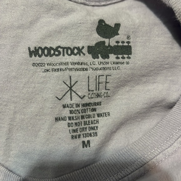 Women’s light purple Woodstock T shirt medium - Picture 4 of 4